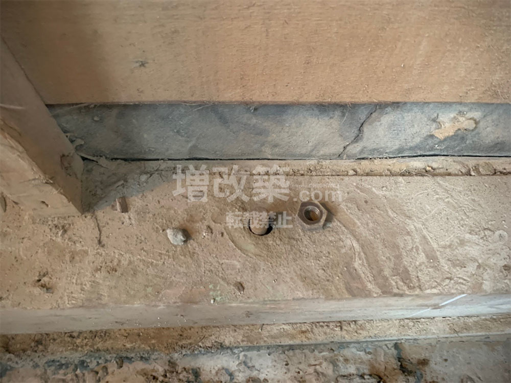 ジャッキアップによる建物の傾き補正