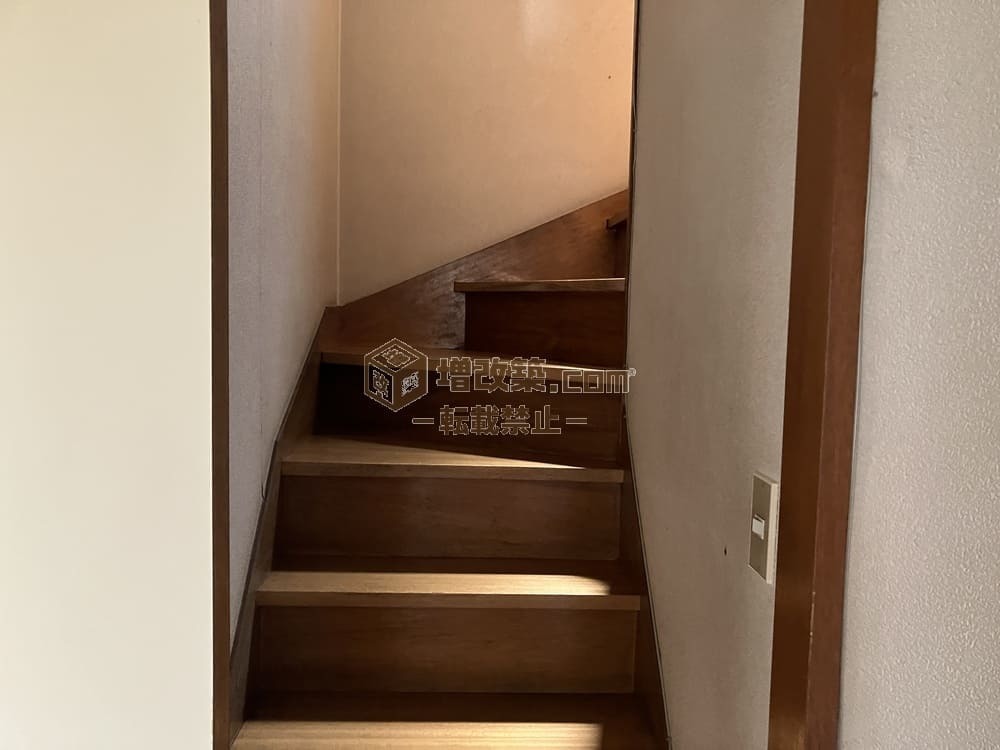 ハーフスケルトン　既存階段