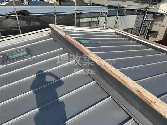 低勾配屋根とカバー工法