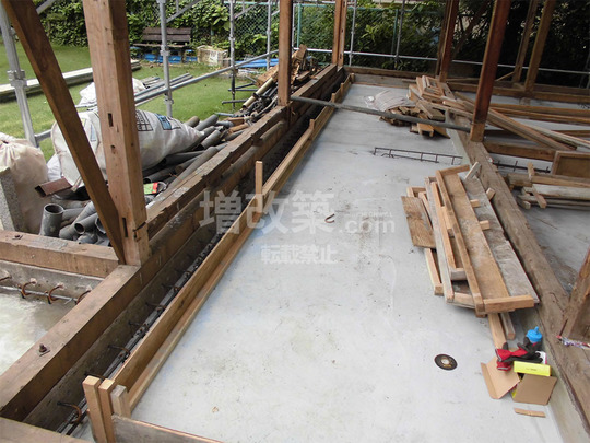 無筋基礎のベタ基礎補強（立ち上がり枠入れ）