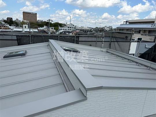 低勾配屋根とカバー工法