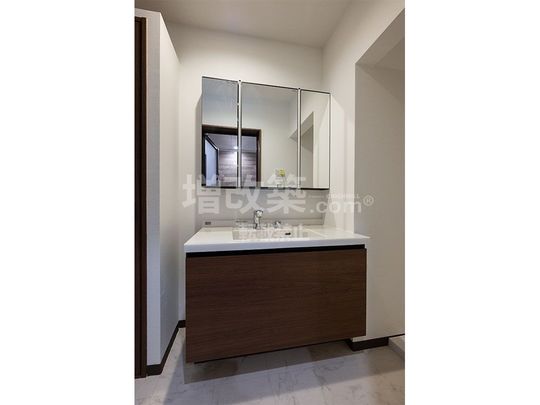 江東区　戸建てリノベーション　洗面化粧台竣工