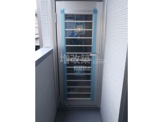 勝手口ドアのカバー工法による交換