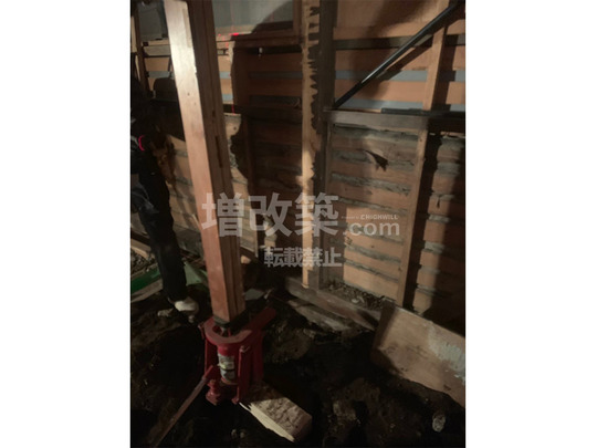 ジャッキアップによる建物の傾き補正