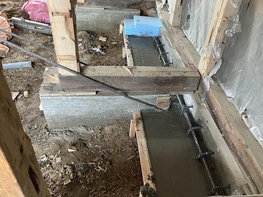 ベース部のＥＭコンクリート打設完了