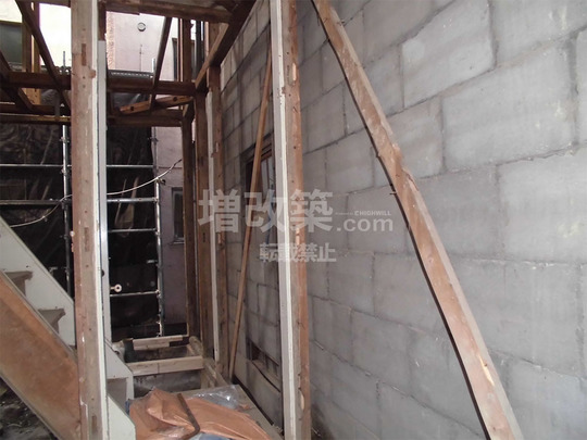 隣地距離15㎝！築60年耐震等級３へリノベーション｜戸建てフルリフォームなら増改築.com　解体