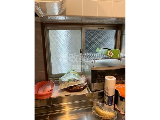 サッシを解体して壁に