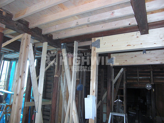 S様邸の一戸建て住宅リノベーション梁と筋交い