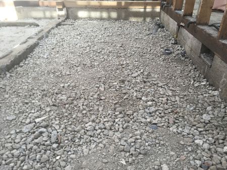 耐震補強 基礎補強工事 の砕石工事 戸建てフルリフォームなら増改築 Com