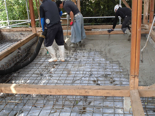 無筋基礎のベタ基礎補強（コンクリート打設）