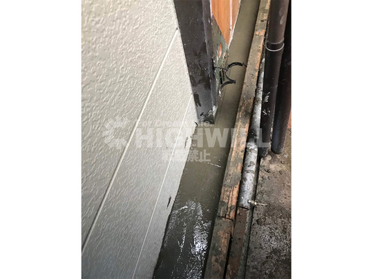 無筋基礎の室外からの補強（コンクリート打設）