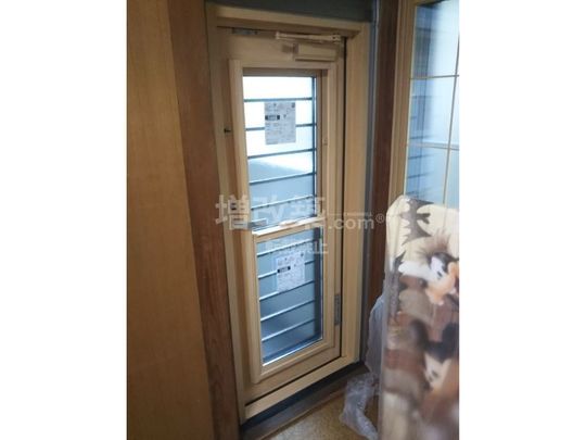 勝手口ドアのカバー工法による交換