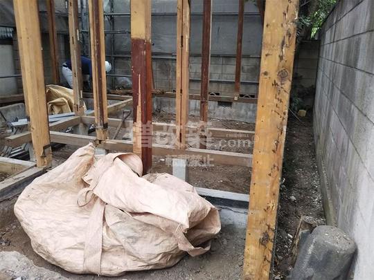台東区　戸建フルリフォーム　解体残材